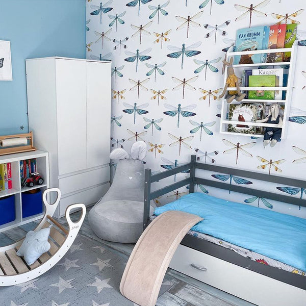 Watercolor dragonfly wallpaper featuring blue, teal, and gold insects on a white background, perfect for boys’ rooms, nurseries, or nature-inspired décor, removable and eco-friendly.